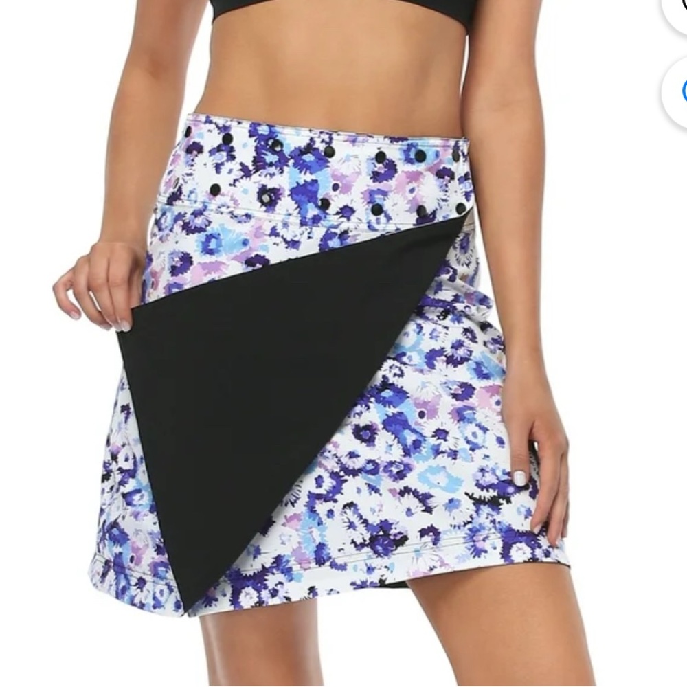 Women’s HDE  Reversible skirt
Size M-L in EUC